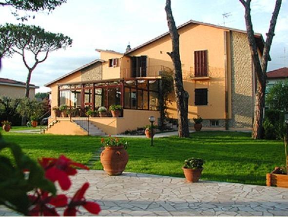 B&B Villa Acero Марина ди Карара Екстериор снимка